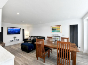 Pass the Keys Newly Renovated Bungalow - Stunning views of Gower